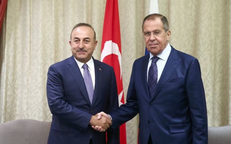 Главы МИД Турции и России провели телефонный разговор