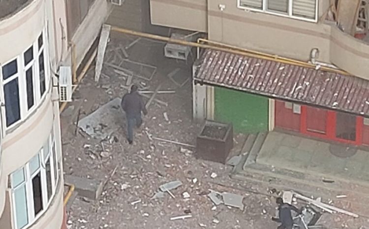 В Баку произошел сильный взрыв в жилом доме, есть погибший