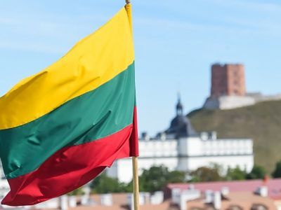 Литва продолжит в 2023 году оснащать Украину военной техникой и обучать ее военных