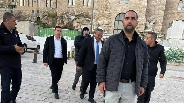 وزير الأمن الإسرائيلي يقتحم باحات المسجد الأقصي