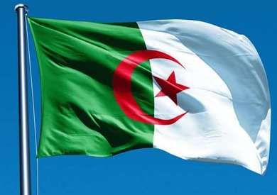 الحكومة الجزائرية تستعرض استراتيجية تنويع مصادر الطاقة