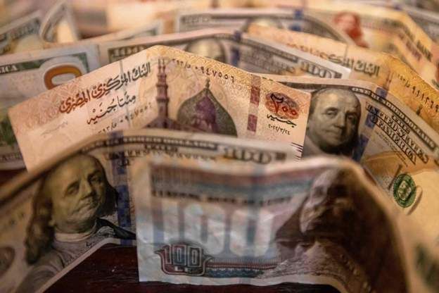 الجنيه المصري يواصل هبوطه مقابل الدولار رغم محاولات انقاذه