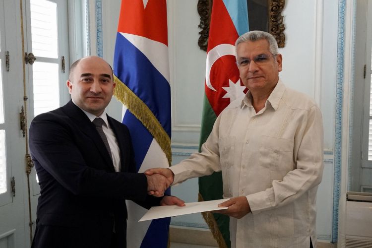 Посол Азербайджана на Кубе вручил копии верительных грамот заместителю главы МИД