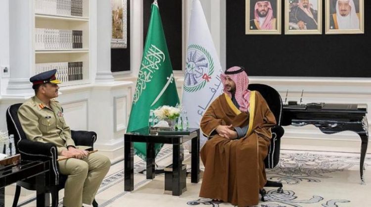 وزير الدفاع السعودي ورئيس أركان الجيش الباكستاني يبحثان التعاون العسكري