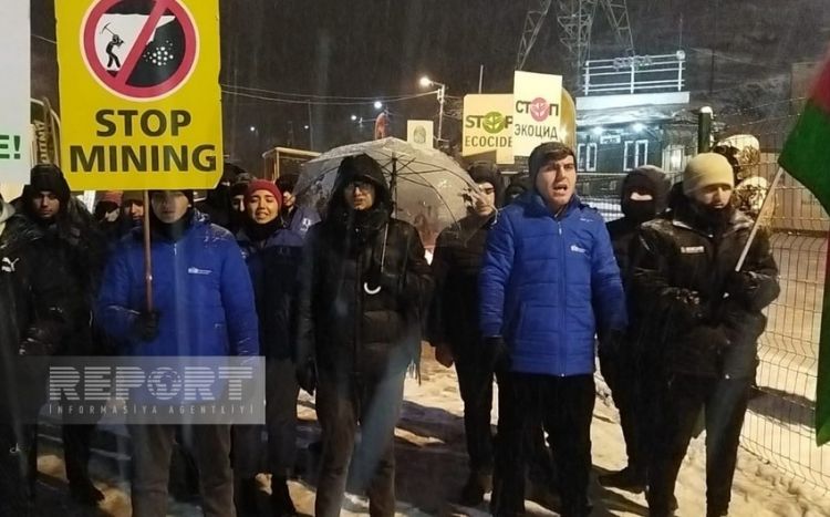 Несмотря на снежную погоду акция протеста на дороге Ханкенди-Лачын продолжается уже 28-й день