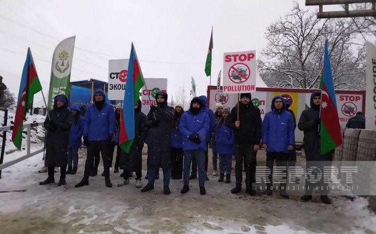 Акция протеста на дороге Ханкенди-Лачын продолжается несмотря на снегопад