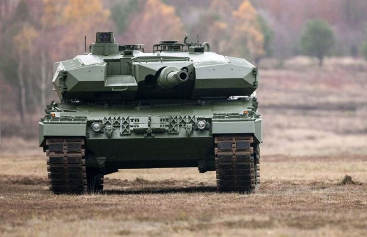 Столтенберг не исключает поставку танков Leopard или Abrams Украине
