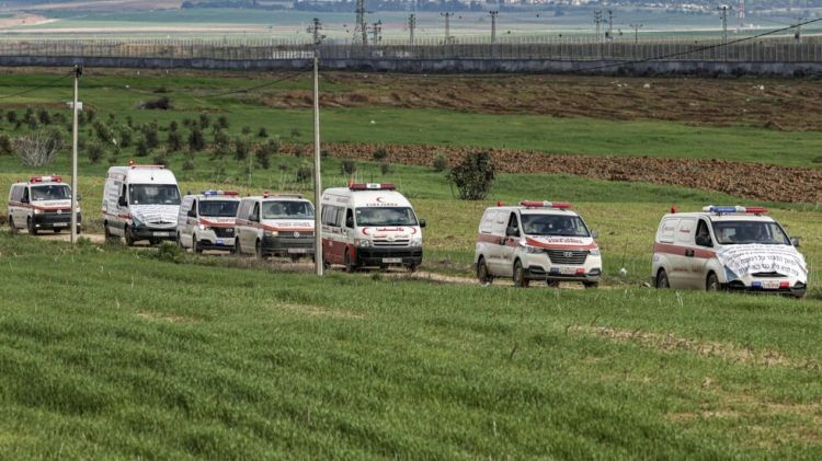 مسعفون يتظاهرون احتجاجاً على منع إسرائيل إدخال معدات طبية إلى غزة