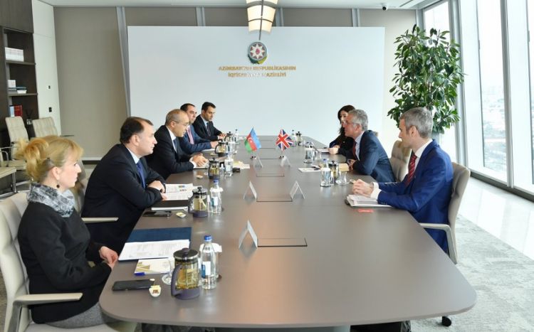 Азербайджан обсудил участие британских компаний в проектах в Карабахе