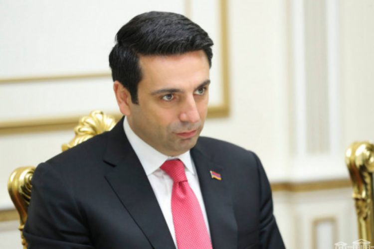 Спикер парламента Армении: Армения не должна участвовать в переговорах с Азербайджаном по Лачинскому коридору