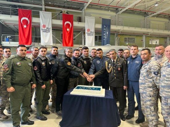 Азербайджанские военные прошли курс по управлению Bayraktar AKINCI