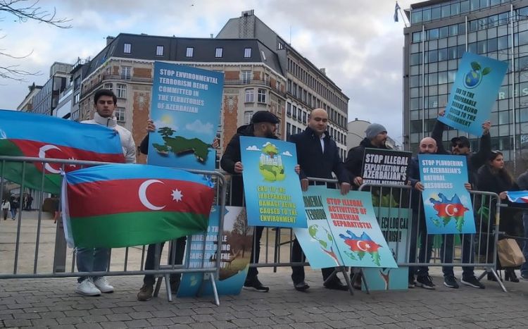 Перед Европарламентом в Брюсселе прошла акция протеста против армянского экотеррора