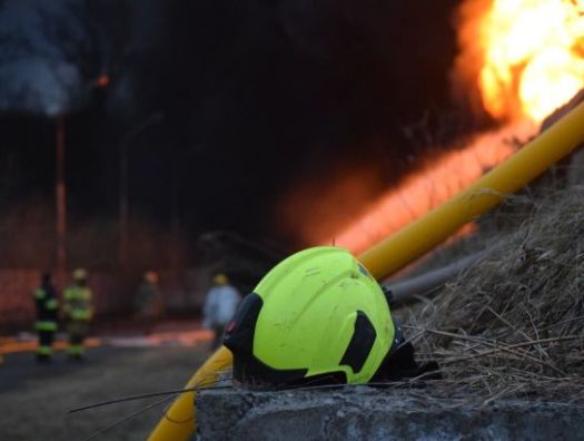 В Киевской области упал вертолет, начался пожар