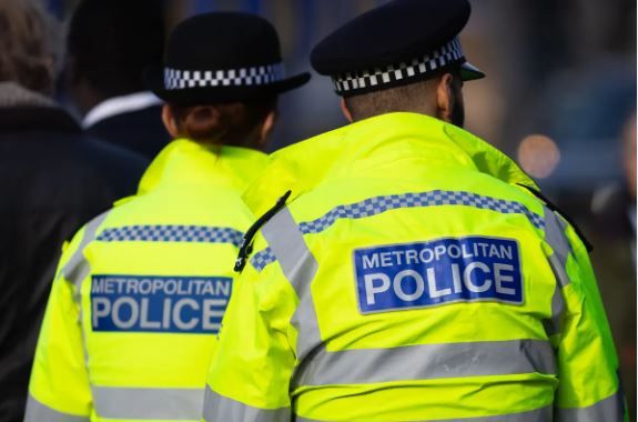 Böyük Britaniyada yüzlərlə polis cinsi istismar qalmaqalı fonunda işdən çıxarılacaq