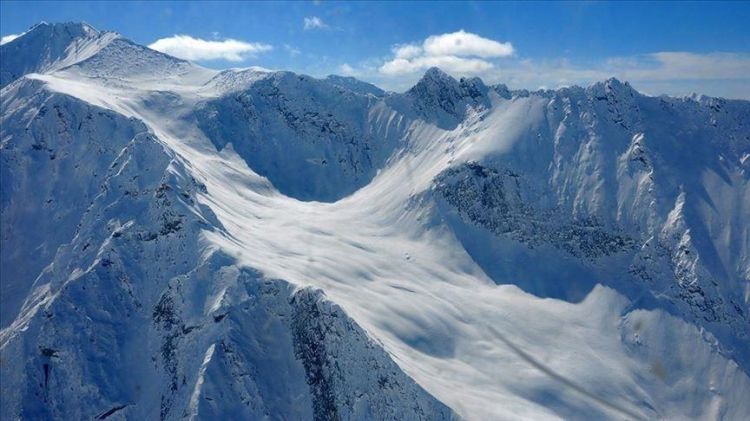 Avalanche kills 8 in China's Tibet region