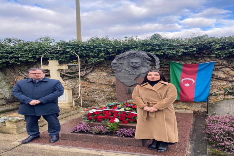 Лейла Абдуллаева посетила могилу Алимардан бека Топчубашова