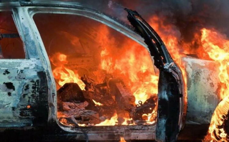 Bakıda “Hyundai” markalı minik avtomobili yandı