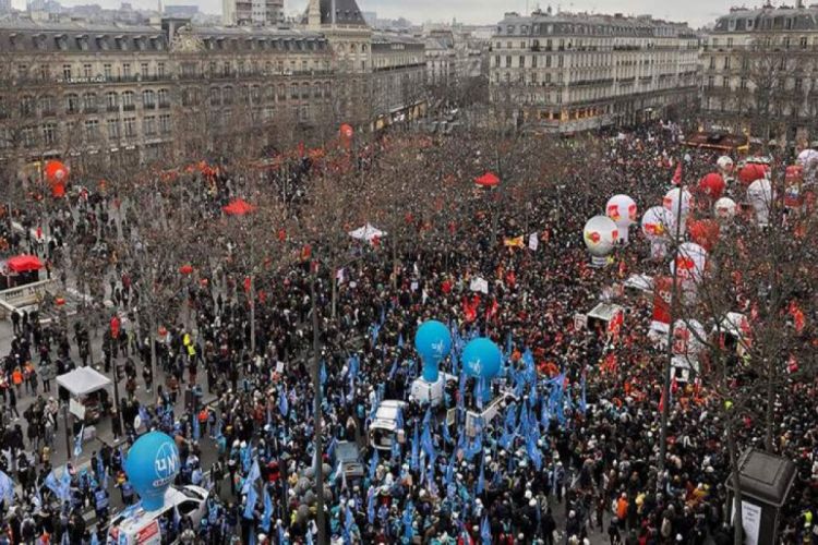 Protests fill the streets of Paris amid plan to raise retirement age