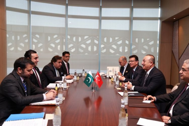 Чавушоглу встретился в Узбекистане с главой МИД Пакистана