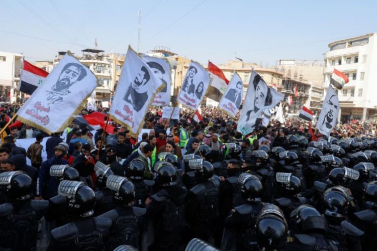 Hundreds protest in Baghdad over Iraqi dinar's slide