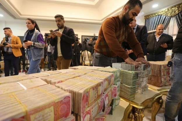 ارتفاع سعر الدولار مقابل الدينار العراقي يثير احتجاجات في بغداد
