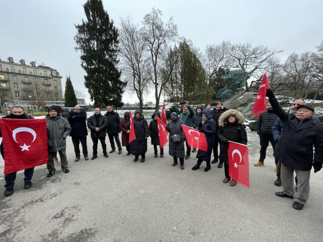 İsveçrədəki türklərdən Qurani-Kərimin yandırılmasına etiraz