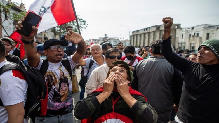 رغم تواصل الاحتجاجات في البلاد.. برلمان بيرو يرفض طلب الرئيسة تقريب موعد الانتخابات