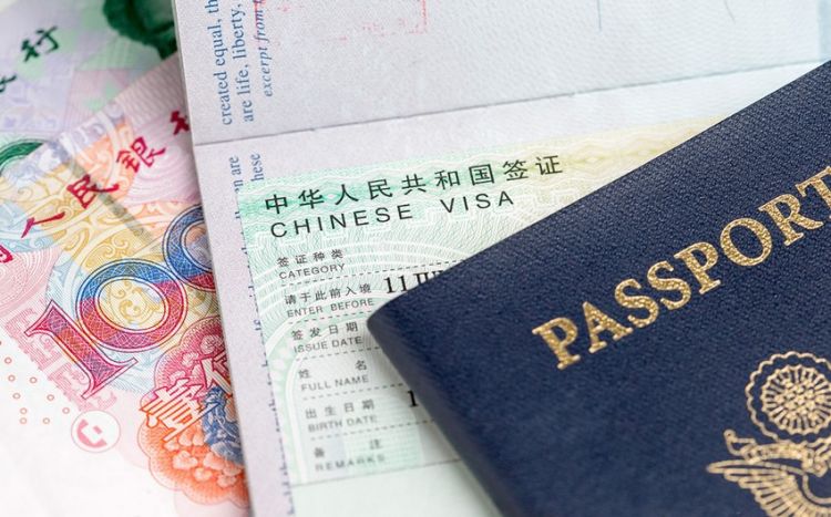 Китай возобновил выдачу виз гражданам Японии