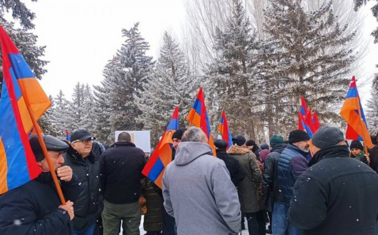 В Армении перед 102-й военной базой России прошла акция протеста