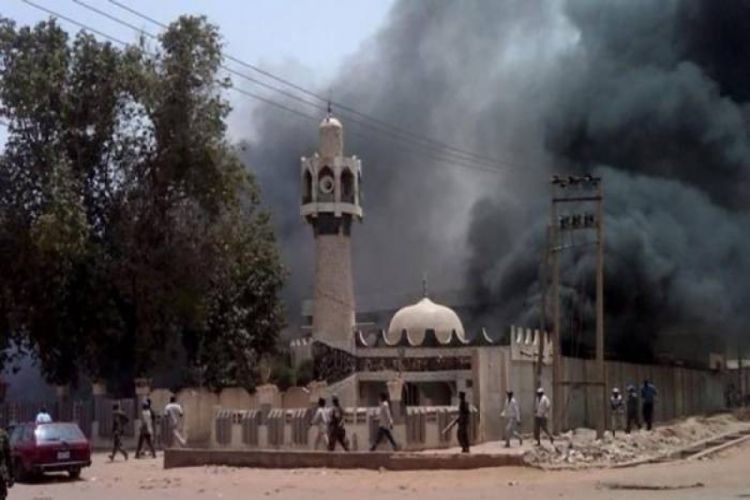 Во взрыве в мечети в Пакистане погибли 17 и ранены 90 человек
