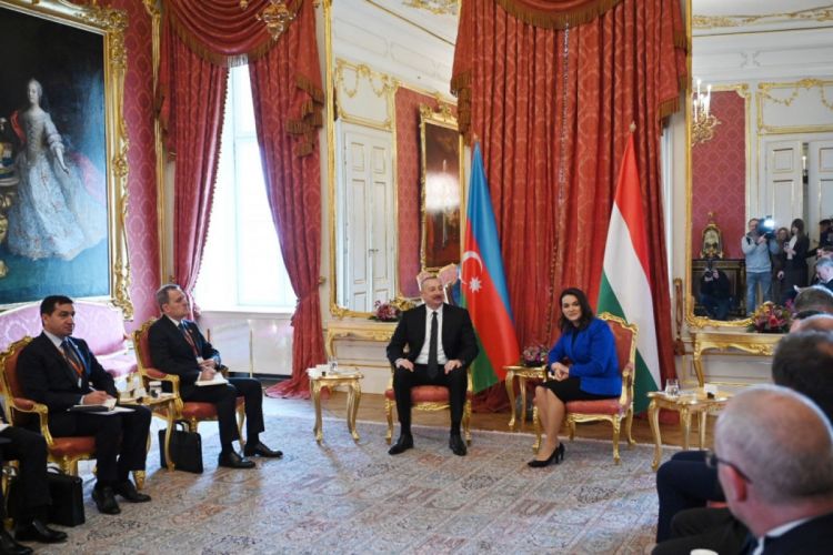 Состоялась встреча президентов Азербайджана и Венгрии в расширенном составе ОБНОВЛЕНО