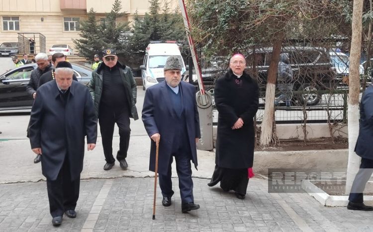 Лидеры религиозных конфессий Азербайджана приняли участие в траурной церемонии по погибшему в нападении на посольство в Тегеране
