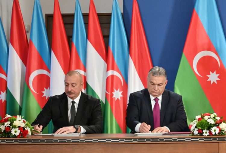 توقيع الوثائق بين أذربيجان وهنغاريا في بودابست