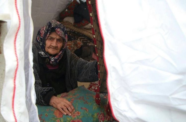 Xoy şəhərində azərbaycanlılar çadırlarda gecələyir