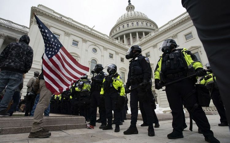 В США обвинили правоохранительные органы в штурме Капитолия