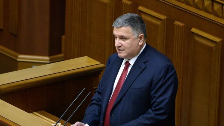 وزير الداخلية الأوكراني السابق يعلن خضوعه للتحقيق