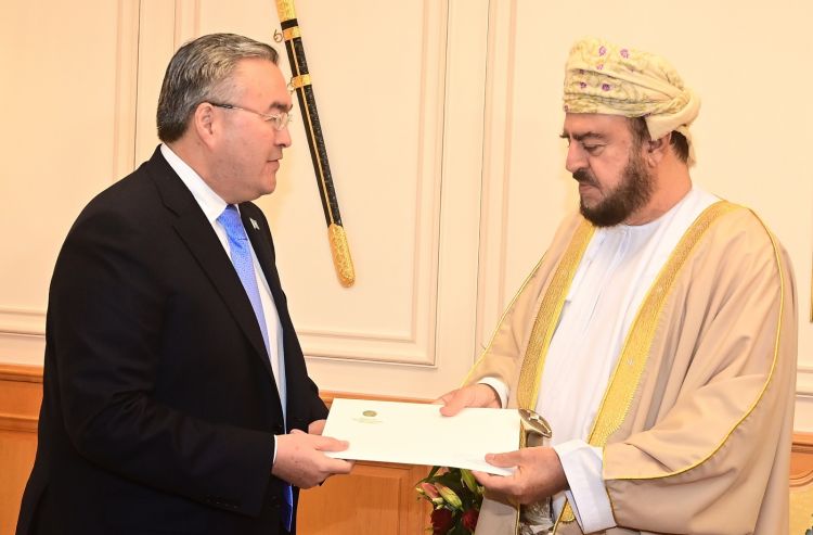 سلطنة عمان وكازاخستان تبحثان سبل دعم التعاون بين البلدين