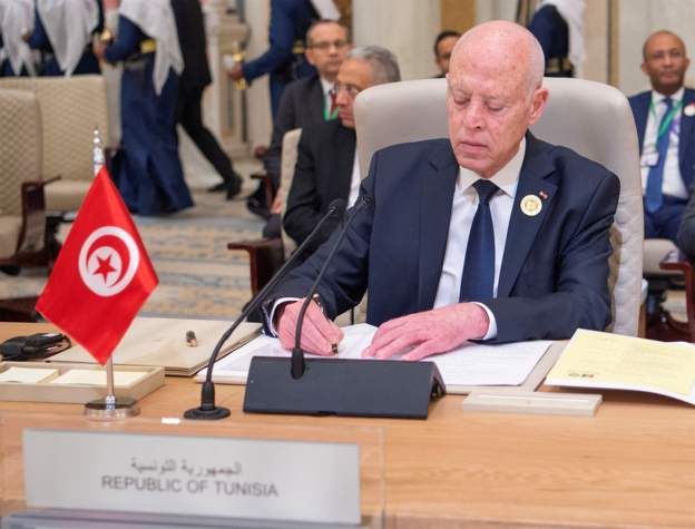 قيس سعيد يقرر تمديد حالة الطوارئ في تونس حتى نهاية الشهر الجاري