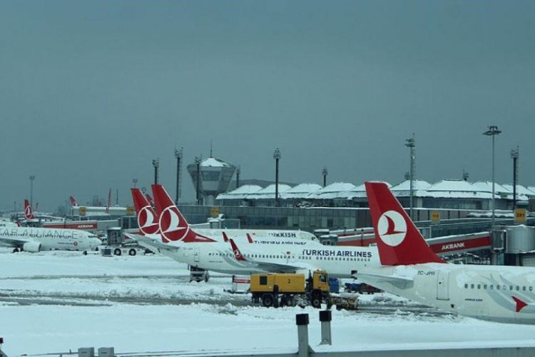 İstanbul Hava Limanında 238 reys ləğv edilib Qara görə…