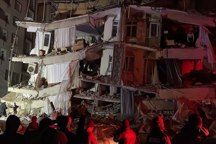 В Турции произошло землетрясение магнитудой 7,4, число погибших превысило 76 человек ОБНОВЛЕНО 2