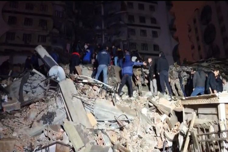 Азербайджан направит помощь в зону землетрясения в Турции