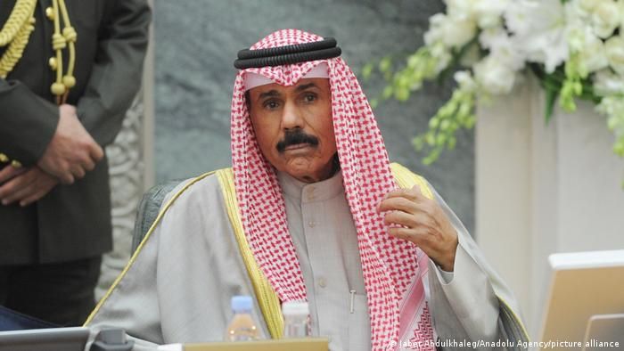 أمير الكويت يوجه بإنشاء جسر جوي لإرسال مساعدات وطواقم طبّية عاجلة إلى تركيا