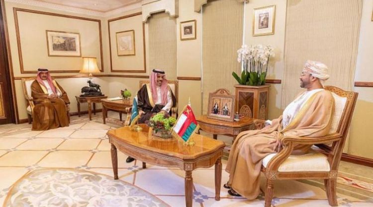 وزير الخارجية السعودي يبحث مع نظيره العُماني العلاقات الثنائية