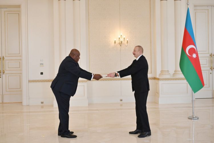 Президент Азербайджана принял верительные грамоты посла Конго