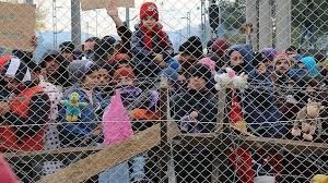 الاتحاد الأوروبي: الأسوار الحدودية "ليست حلاً" لوقف المهاجرين