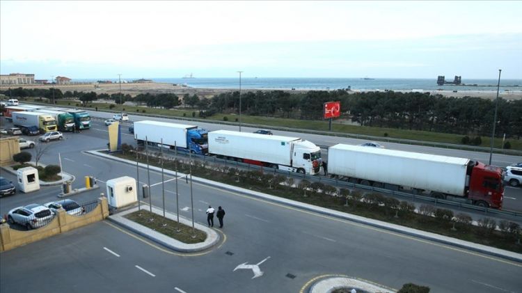 أذربيجان ترسل 20 شاحنة مساعدات لمتضرري زلزال تركيا