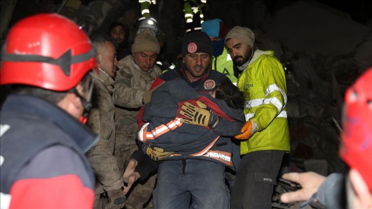 إنقاذ طفل بعد 70 ساعة على وقوع زلزال تركيا