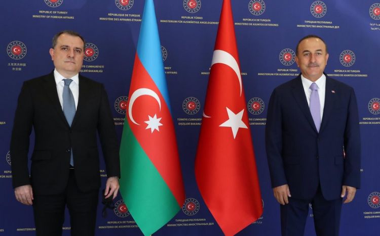 Главы МИД Азербайджана и Турции провели телефонную беседу