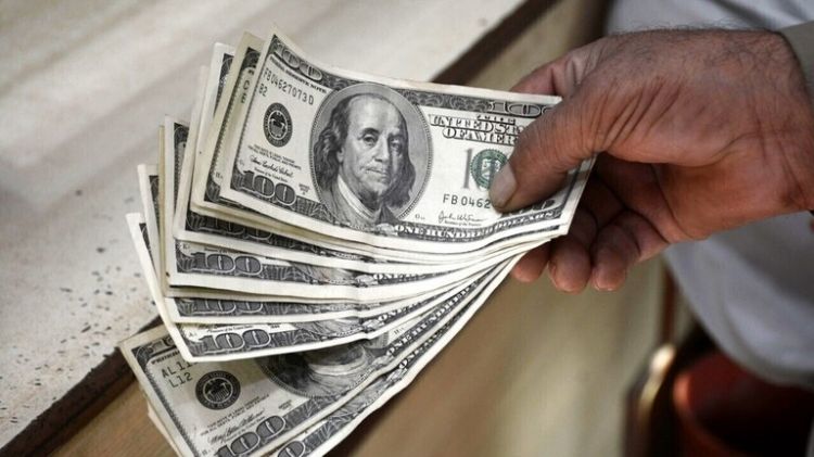 الدولار يتجاوز حاجز الـ30 جنيها في مصر