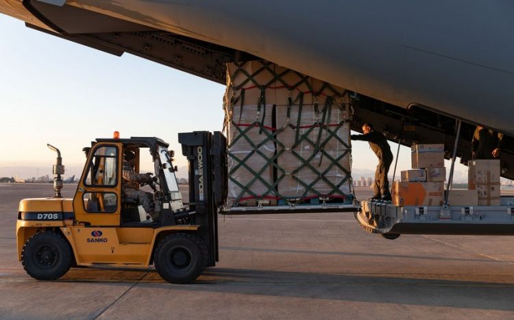 Три транспортных самолета ВВС Германии с гуманитарной помощью приземлились в Турции
